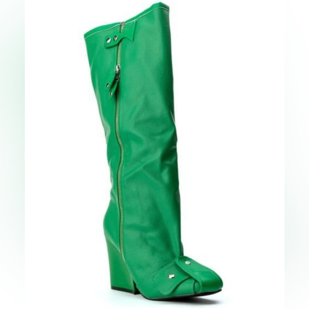 Green wedge boot with side zipper. Below the knee by Lemonade